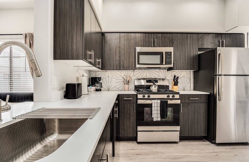Glendale Sports and Entertainment District Apartment | Boulevard Stays - Westgate Stadium