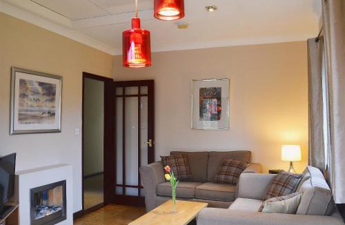 Woodbridge House | Boundary Gallery Cottage