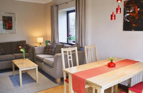 Woodbridge House | Boundary Gallery Cottage