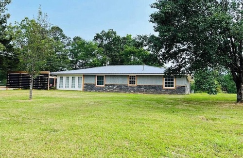 Athens House | "Bourbon Bonfire" Vacation Home near Lake Greeson