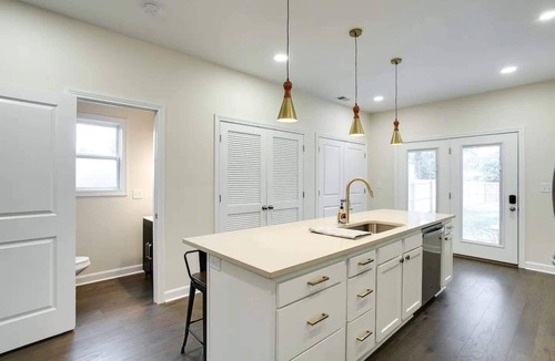 Smoketown Jackson House | Bourbon Trail-Chefs Kitchen-Fenced Yard-Parking