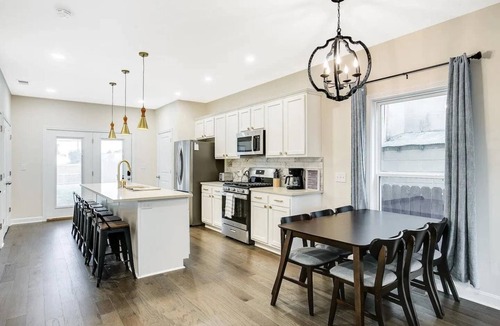 Smoketown Jackson House | Bourbon Trail-Chefs Kitchen-Fenced Yard-Parking