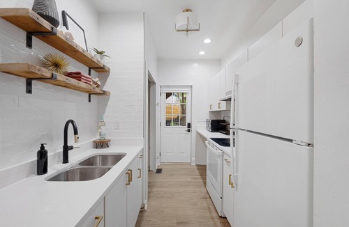 Clifton House | Bourbon trail spacious house that sleeps 8 with a fun yard & is newly renovated!