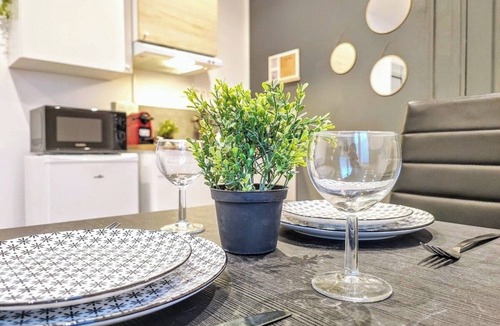 Roubaix Apartment | Bourg, spacieux studio equipe à 5 min du metro