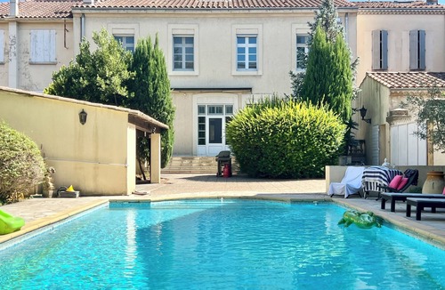 Salon-de-Provence Villa | Bourgeois House – 15 Guests | Pool | City Center | Garden | 6 Bedrooms | A/C