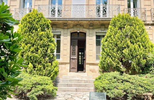 Salon-de-Provence Villa | Bourgeois House – 15 Guests | Pool | City Center | Garden | 6 Bedrooms | A/C