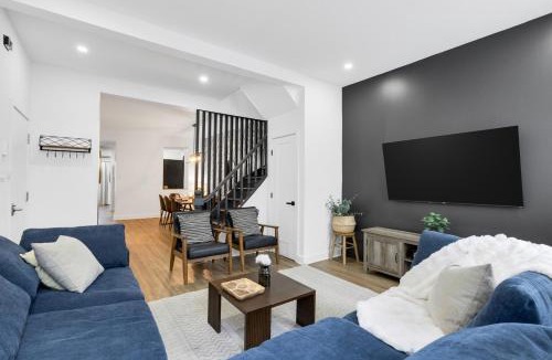Downtown Montreal Apartment | Boutique 4BR Luxury Residence 2 Floors Mile-End St-Laurent