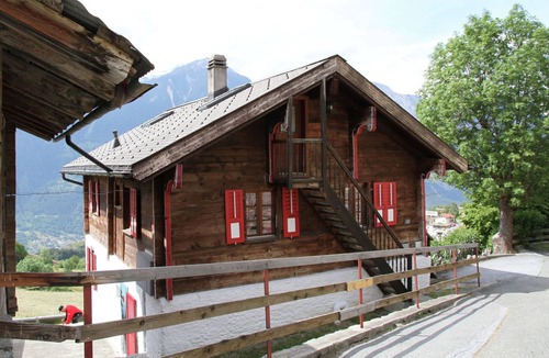 Erschmatt Apartment | Boutique Apartment in Valais with Balcony