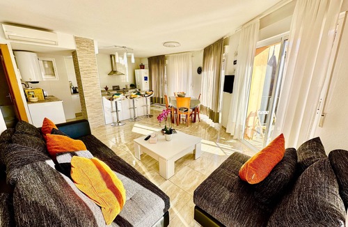 Barri Vell - Santa Creu Apartment | Boutique Apartment by the Sea