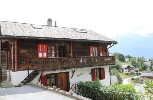 Erschmatt Apartment | Boutique Apartment in Valais with Balcony