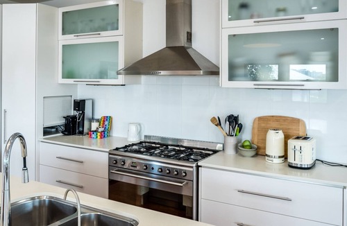 Bulimba House | Boutique Balmoral Home with Private Pool