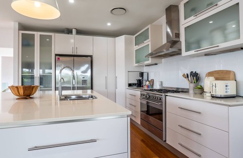 Bulimba House | Boutique Balmoral Home with Private Pool