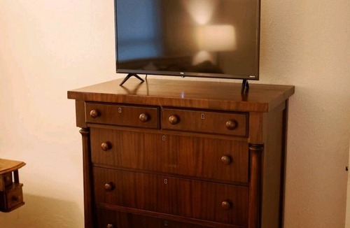 Beeville House | Boutique Beeville Cottage