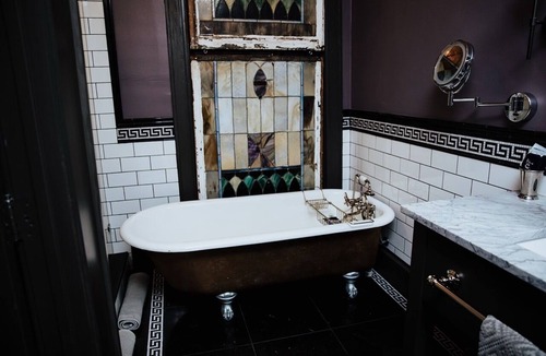 Old East Dallas Bed & Breakfast | Boutique BnB in Old East Dallas | Insta-Worthy Rooms + Speakeasy Bar