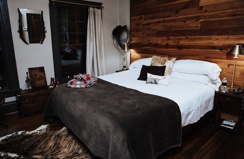 Old East Dallas Bed & Breakfast | Boutique BnB in Old East Dallas | Insta-Worthy Rooms + Speakeasy Bar