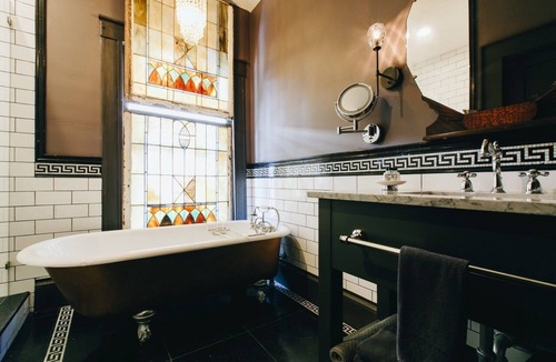 Old East Dallas Bed & Breakfast | Boutique BnB in Old East Dallas | Insta-Worthy Rooms + Speakeasy Bar