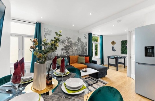 Southville Apartment | Boutique Bristol Abode - Games Room