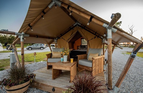 Cassville RV Rental | Boutique Camp Escape near Roaring River