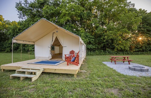 Cassville RV Rental | Boutique Camp Getaway at Roaring River