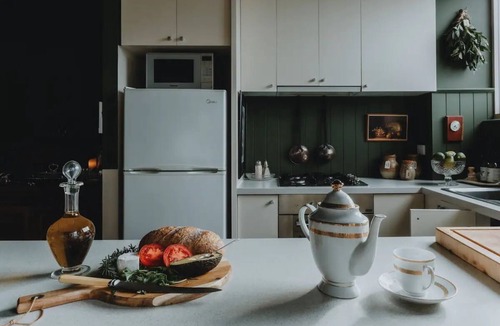 Melbourne Central Business District Apartment | Boutique central apartment|private balcony|parking