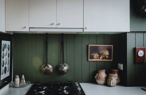 Melbourne Central Business District Apartment | Boutique central apartment|private balcony|parking