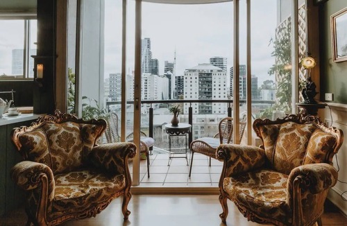 Melbourne Central Business District Apartment | Boutique central apartment|private balcony|parking