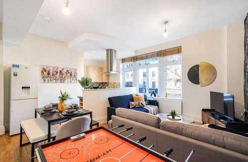 Hackney Central Apartment | Boutique Central Hackney Abode -&nbsp;Balcony -Sleeps 6