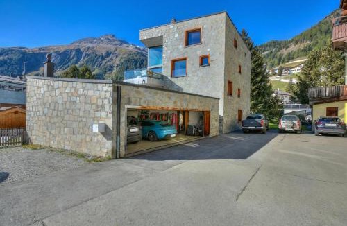 Samedan Villa | Boutique Chalet Moritz