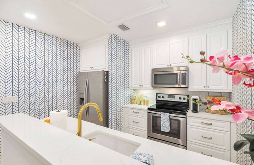Palm Beach Apartment | Boutique condo w/beach steps & concierge