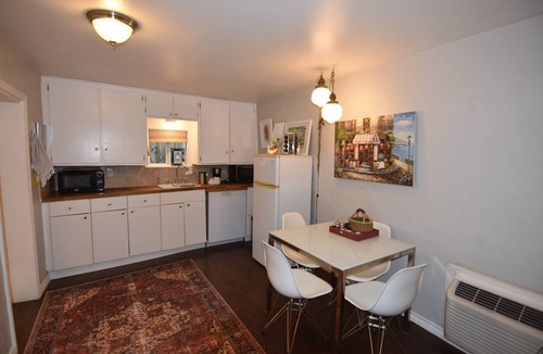 Oak Cliff Cottage | Boutique Cottage Near Bishop Arts