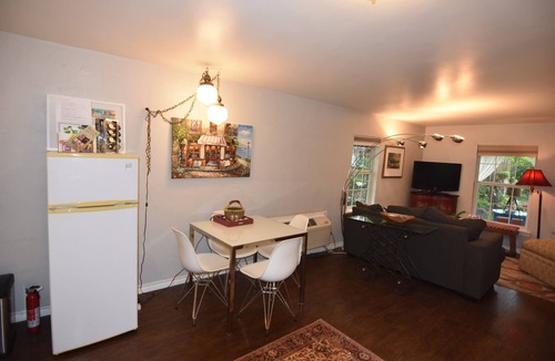 Oak Cliff Cottage | Boutique Cottage Near Bishop Arts