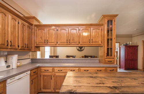 Greenwood House | Boutique Cottage on Gated Estate 3 bd 2 ba Getaway wifi cable ADA entry Hot Tub