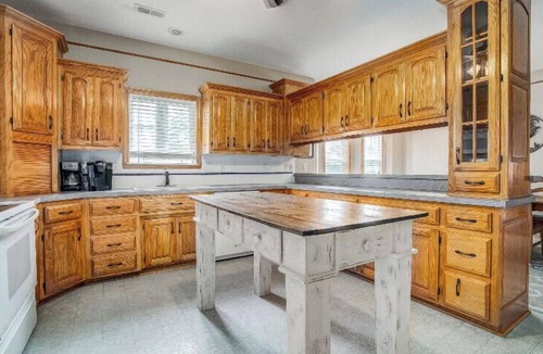 Greenwood House | Boutique Cottage on Gated Estate 3 bd 2 ba Getaway wifi cable ADA entry Hot Tub