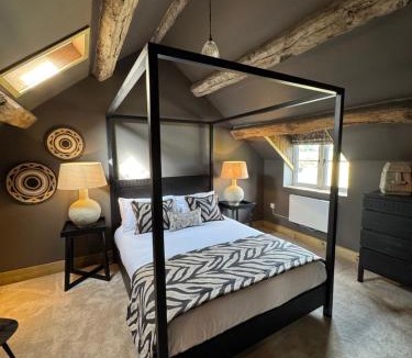 Tatton Park House | Boutique Country Cottage