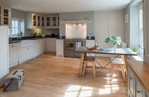 Broadwoodkelly House | Boutique & dog friendly.