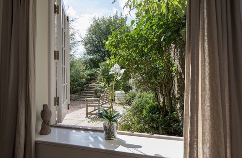 Broadwoodkelly House | Boutique & dog friendly.