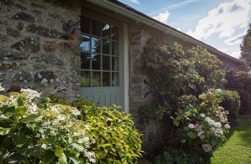 Broadwoodkelly House | Boutique & dog friendly.