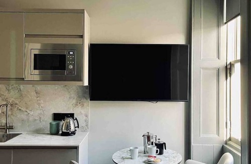 Galashiels Apartment | Boutique double bed studio, en-suite & kitchenette