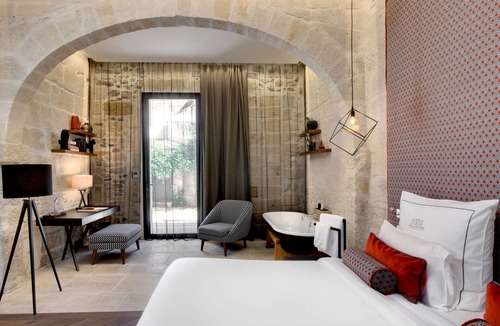 Aigues-Mortes Medieval City Hotel | Boutique Hôtel des Remparts
