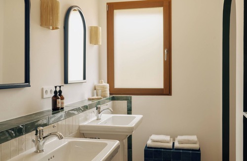 Saint-Florent Hotel | Boutique-Hôtel et Restaurant Basgi Basgi