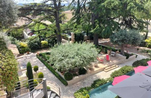 Laudun Hotel | Boutique Hôtel La Villa MONTESQUIEU