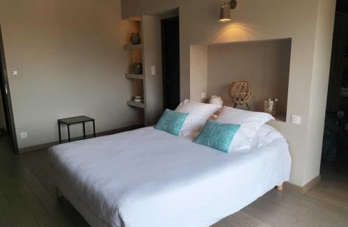 Laudun Hotel | Boutique Hôtel La Villa MONTESQUIEU