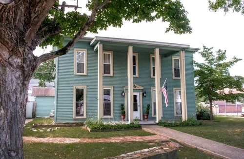 Elizabethtown House | Boutique home, Shawnee Forest, close to the river