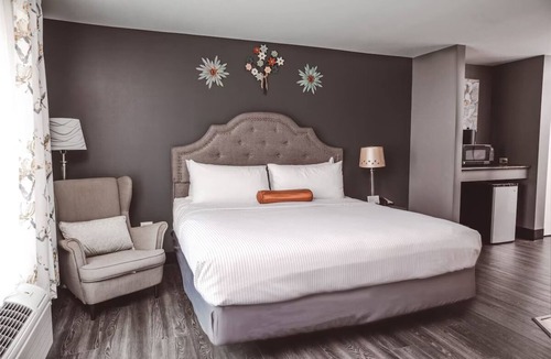 Zion Hotel | Boutique Hotel with Bonfire Gatherings & Quiet Mornings w/Garden Views