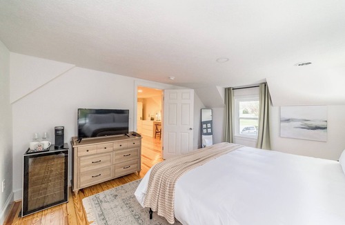 Altavista Apartment | Boutique Inn Private Deluxe Suite w/Hot Tub!