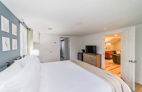 Altavista Apartment | Boutique Inn Private Deluxe Suite w/Hot Tub!