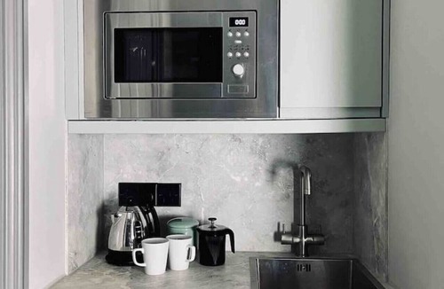 Galashiels Apartment | Boutique king bed studio, en-suite & kitchenette