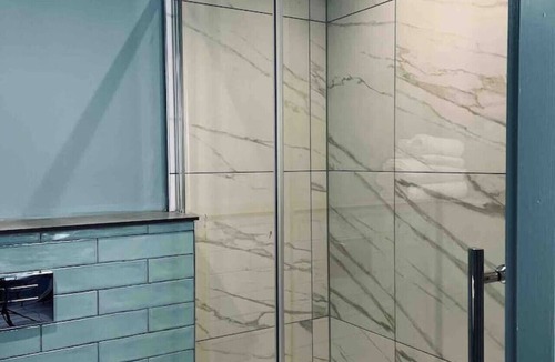 Galashiels Apartment | Boutique king bed studio, en-suite & kitchenette