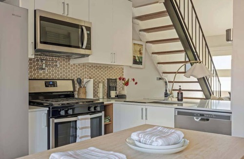 St. Edwards Apartment | Boutique Loft in Austin | WiFi | Parking | Pets