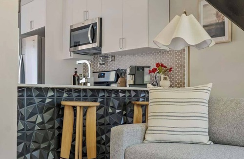 St. Edwards Apartment | Boutique Loft in Austin | WiFi | Parking | Pets